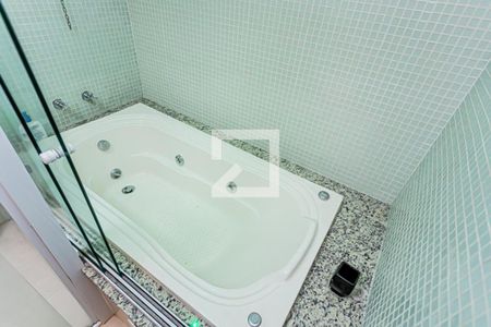 Casa à venda com 289m², 4 quartos e 4 vagasBanheiro suite 2