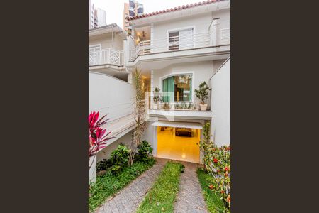 Casa à venda com 289m², 4 quartos e 4 vagasFachada interna