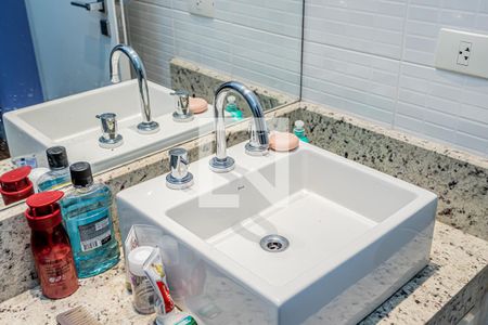 Casa à venda com 289m², 4 quartos e 4 vagasBanheiro suite 4