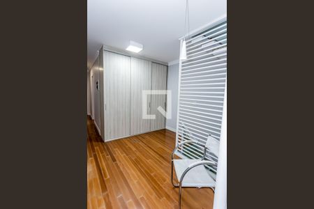 Casa à venda com 289m², 4 quartos e 4 vagasSala de leitura