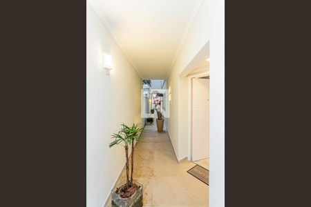 Casa à venda com 289m², 4 quartos e 4 vagasCorredor externo