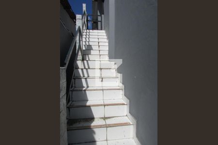 Casa para alugar com 160m², 2 quartos e 4 vagasEscada