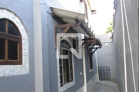 Casa para alugar com 160m², 2 quartos e 4 vagasDetalhe da Lateral da Casa