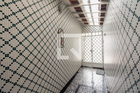 Casa à venda com 251m², 2 quartos e 6 vagasEntrada