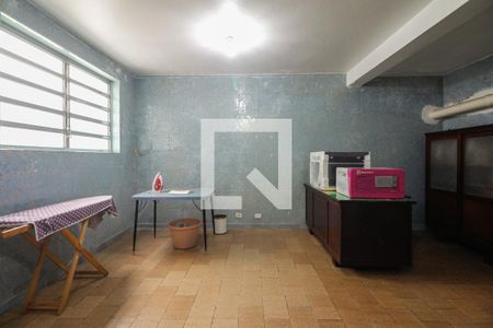 Casa à venda com 251m², 2 quartos e 6 vagasQuarto de serviço