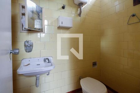 Casa à venda com 251m², 2 quartos e 6 vagasBanheiro de serviço