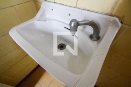 Casa à venda com 251m², 2 quartos e 6 vagasBanheiro de serviço