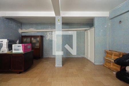 Casa à venda com 251m², 2 quartos e 6 vagasQuarto de serviço