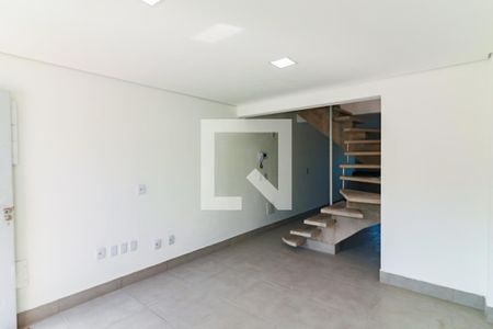 Sala de casa à venda com 2 quartos, 135m² em Jardim das Vertentes, São Paulo