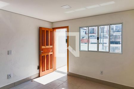 Sala de casa para alugar com 2 quartos, 100m² em Jardim das Vertentes, São Paulo