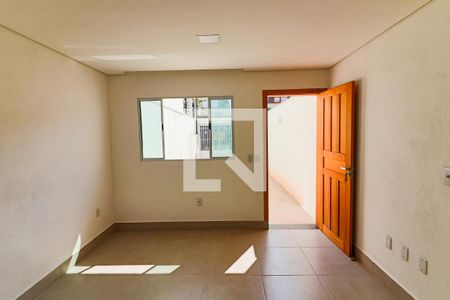 Sala de casa para alugar com 2 quartos, 100m² em Jardim das Vertentes, São Paulo