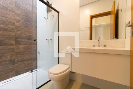 Casa de condomínio para alugar com 260m², 3 quartos e 4 vagas Casa de condomínio para alugar com 260m², 3 quartos e 4 vagasBanheiro suíte 1