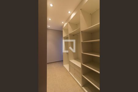 Casa de condomínio para alugar com 260m², 3 quartos e 4 vagas Casa de condomínio para alugar com 260m², 3 quartos e 4 vagasCloset