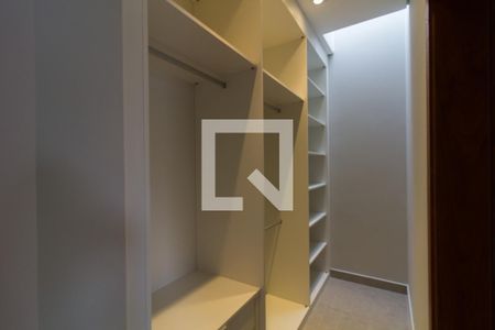 Casa de condomínio para alugar com 260m², 3 quartos e 4 vagas Casa de condomínio para alugar com 260m², 3 quartos e 4 vagasCloset