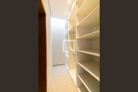 Casa de condomínio para alugar com 260m², 3 quartos e 4 vagas Casa de condomínio para alugar com 260m², 3 quartos e 4 vagasCloset