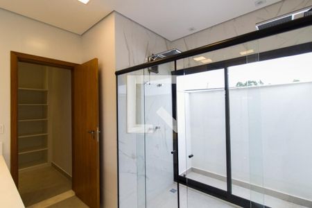 Casa de condomínio para alugar com 260m², 3 quartos e 4 vagas Casa de condomínio para alugar com 260m², 3 quartos e 4 vagasBanheiro suíte 3