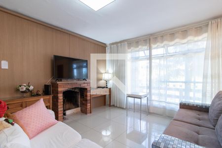 Sala de casa à venda com 3 quartos, 1017m² em Vila Nova, Porto Alegre