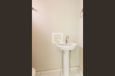 Lavabo  de casa de condomínio para alugar com 2 quartos, 70m² em Parque Boturussu, São Paulo