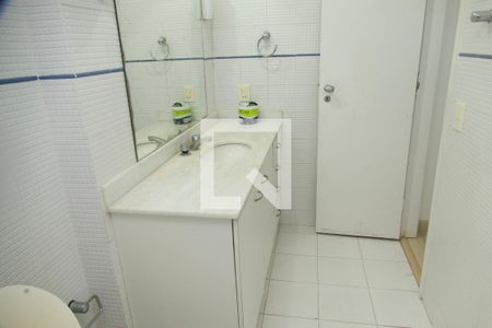 Apartamento para alugar com 64m², 2 quartos e 1 vaga Apartamento para alugar com 64m², 2 quartos e 1 vagaBanheiro social