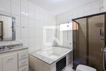 Casa à venda com 420m², 4 quartos e 4 vagasBanheiro da suíte 1