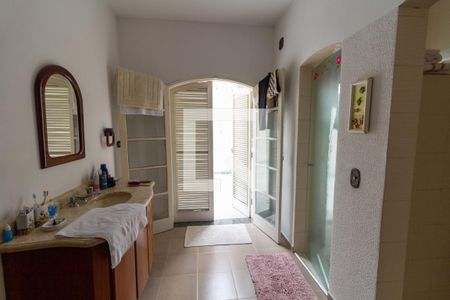 Casa à venda com 200m², 2 quartos e 2 vagasBanheiro Suíte 1