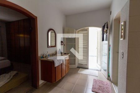 Casa à venda com 200m², 2 quartos e 2 vagasBanheiro Suíte 1