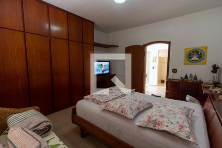 Casa à venda com 200m², 2 quartos e 2 vagasQuarto 1 Suíte