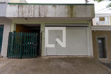 Casa à venda com 200m², 2 quartos e 2 vagasFachada