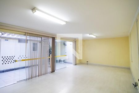 Casa para alugar com 300m², 3 quartos e 2 vagas Casa para alugar com 300m², 3 quartos e 2 vagasEdícula