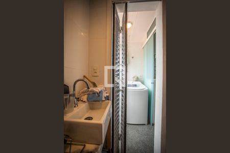 Apartamento à venda com 67m², 2 quartos e 2 vagas Apartamento à venda com 67m², 2 quartos e 2 vagasBanheiro de Serviço
