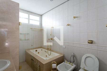 Casa para alugar com 350m², 5 quartos e 4 vagasBanheiro da Suíte