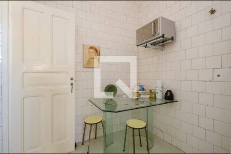 Casa à venda com 500m², 6 quartos e 3 vagas Casa à venda com 500m², 6 quartos e 3 vagasCopa