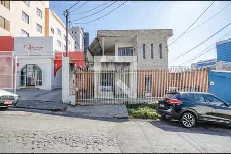 Casa à venda com 500m², 6 quartos e 3 vagas Casa à venda com 500m², 6 quartos e 3 vagasFachada
