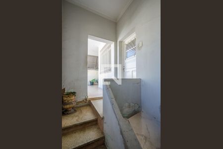 Casa à venda com 500m², 6 quartos e 3 vagas Casa à venda com 500m², 6 quartos e 3 vagasEscada