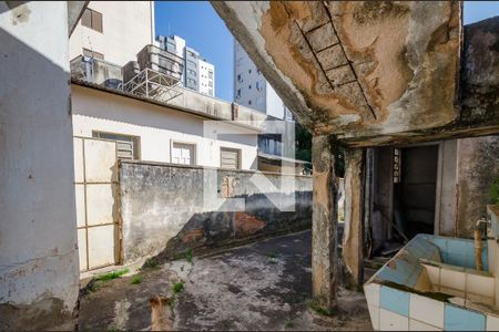 Casa à venda com 500m², 6 quartos e 3 vagas Casa à venda com 500m², 6 quartos e 3 vagasQuintal