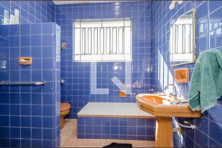 Casa à venda com 500m², 6 quartos e 3 vagas Casa à venda com 500m², 6 quartos e 3 vagasBanheiro