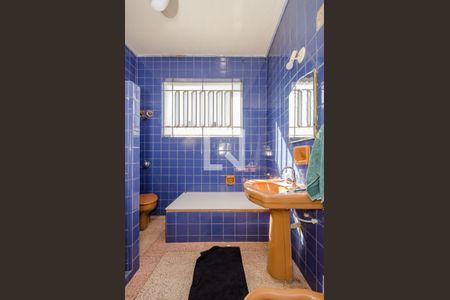 Casa à venda com 500m², 6 quartos e 3 vagas Casa à venda com 500m², 6 quartos e 3 vagasBanheiro