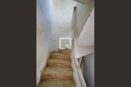 Casa à venda com 500m², 6 quartos e 3 vagas Casa à venda com 500m², 6 quartos e 3 vagasEscada