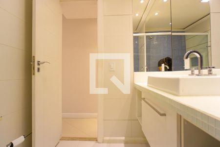 Apartamento para alugar com 196m², 3 quartos e 3 vagasBanheiro da Suíte 1