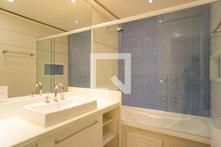 Apartamento para alugar com 196m², 3 quartos e 3 vagasBanheiro da Suíte 1