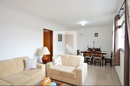 Sala de casa para alugar com 4 quartos, 186m² em Cidade Mãe do Céu, São Paulo