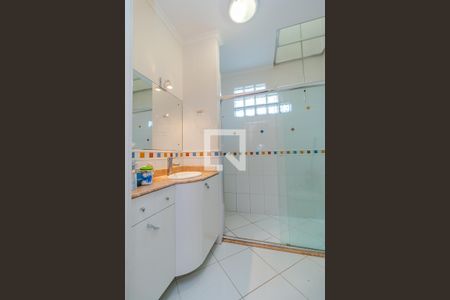 Casa à venda com 340m², 6 quartos e 7 vagasBanheiro social