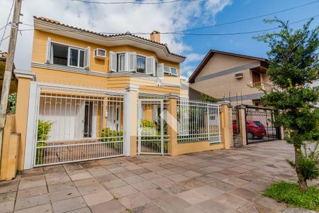 Casa à venda com 340m², 6 quartos e 7 vagasFachada