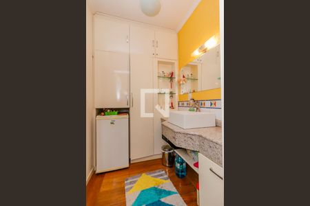 Casa à venda com 340m², 6 quartos e 7 vagasBanheiro do Quarto 1