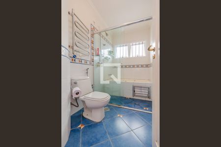 Casa à venda com 340m², 6 quartos e 7 vagasBanheiro do Quarto 1