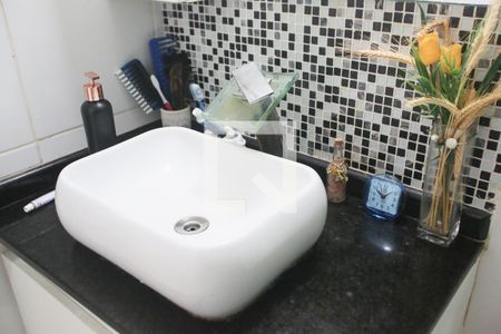 Banheiro de apartamento para alugar com 2 quartos, 53m² em Pechincha, Rio de Janeiro