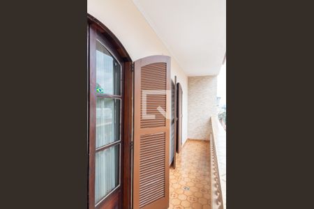 Casa à venda com 143m², 2 quartos e 3 vagas Casa à venda com 143m², 2 quartos e 3 vagasSacada