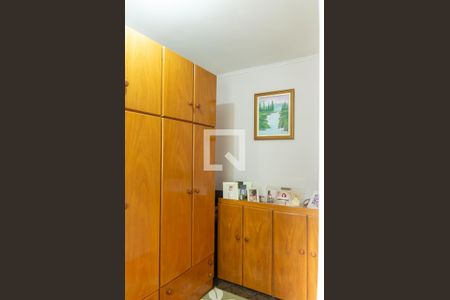 Casa à venda com 143m², 2 quartos e 3 vagas Casa à venda com 143m², 2 quartos e 3 vagasCloset do quarto 2