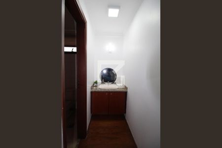 Lavabo de apartamento para alugar com 4 quartos, 296m² em Jardim das Paineiras, Campinas