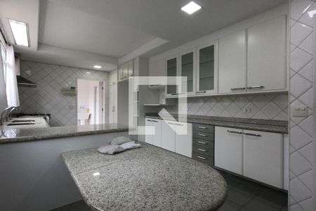 Casa à venda com 4 quartos, 360m² em Jardim Leonor, São Paulo